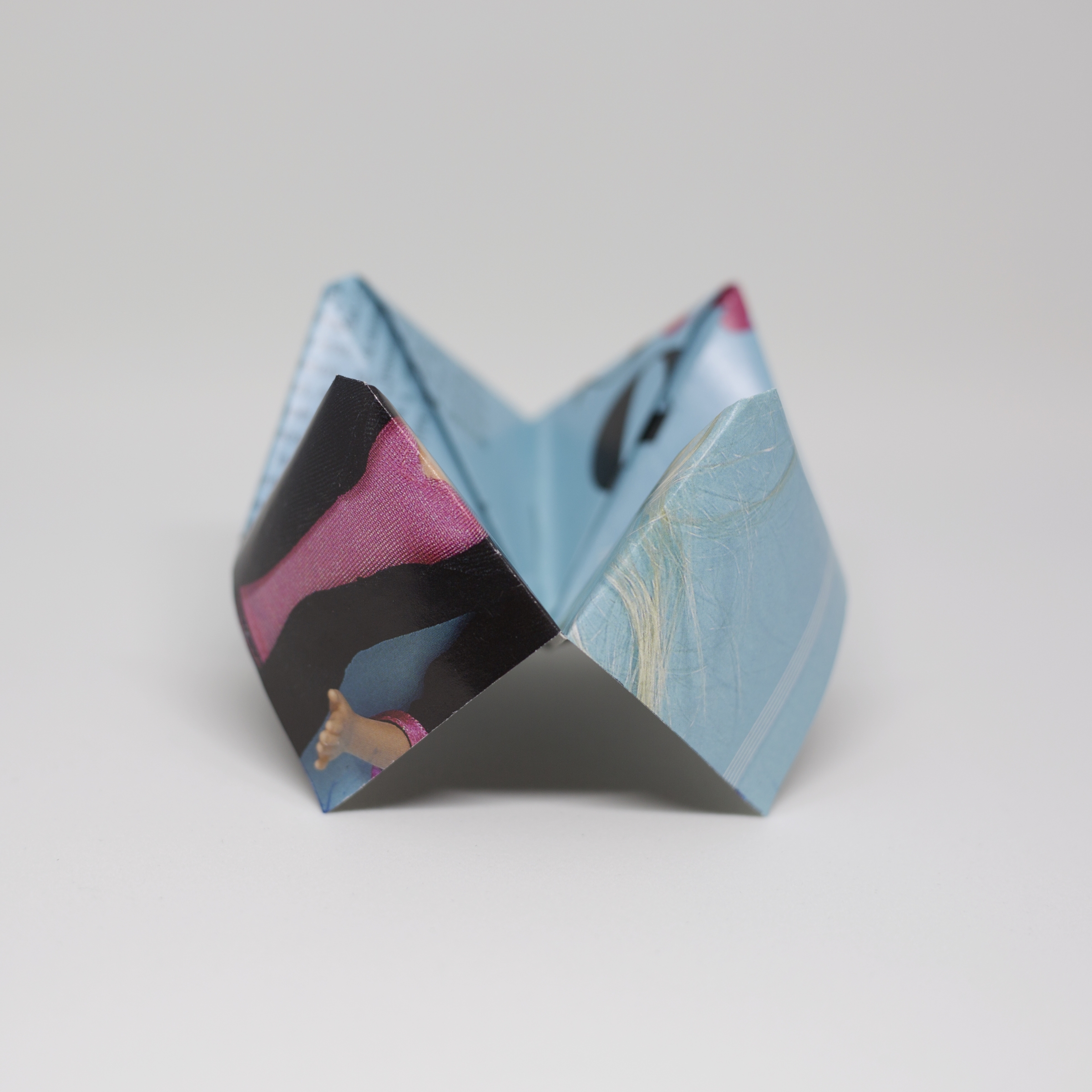 2-d-Kira-Wu-from-the-series-Fortune-Teller-2017-light-jet-print-on-aluminum-panel-68.58-x-68.58-cm.-Courtesy-of-the-artist.-2400x2400